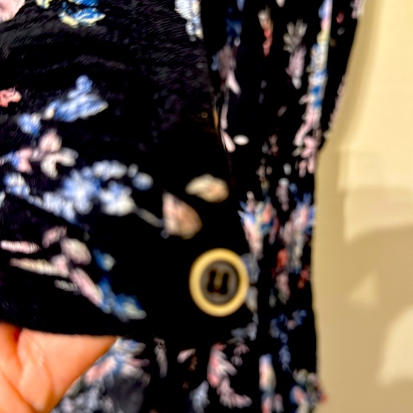 Free People Button Up V Neck Floral Print Blouse sz M Hi Low Hem Long Sleeve - Picture 7 of 7